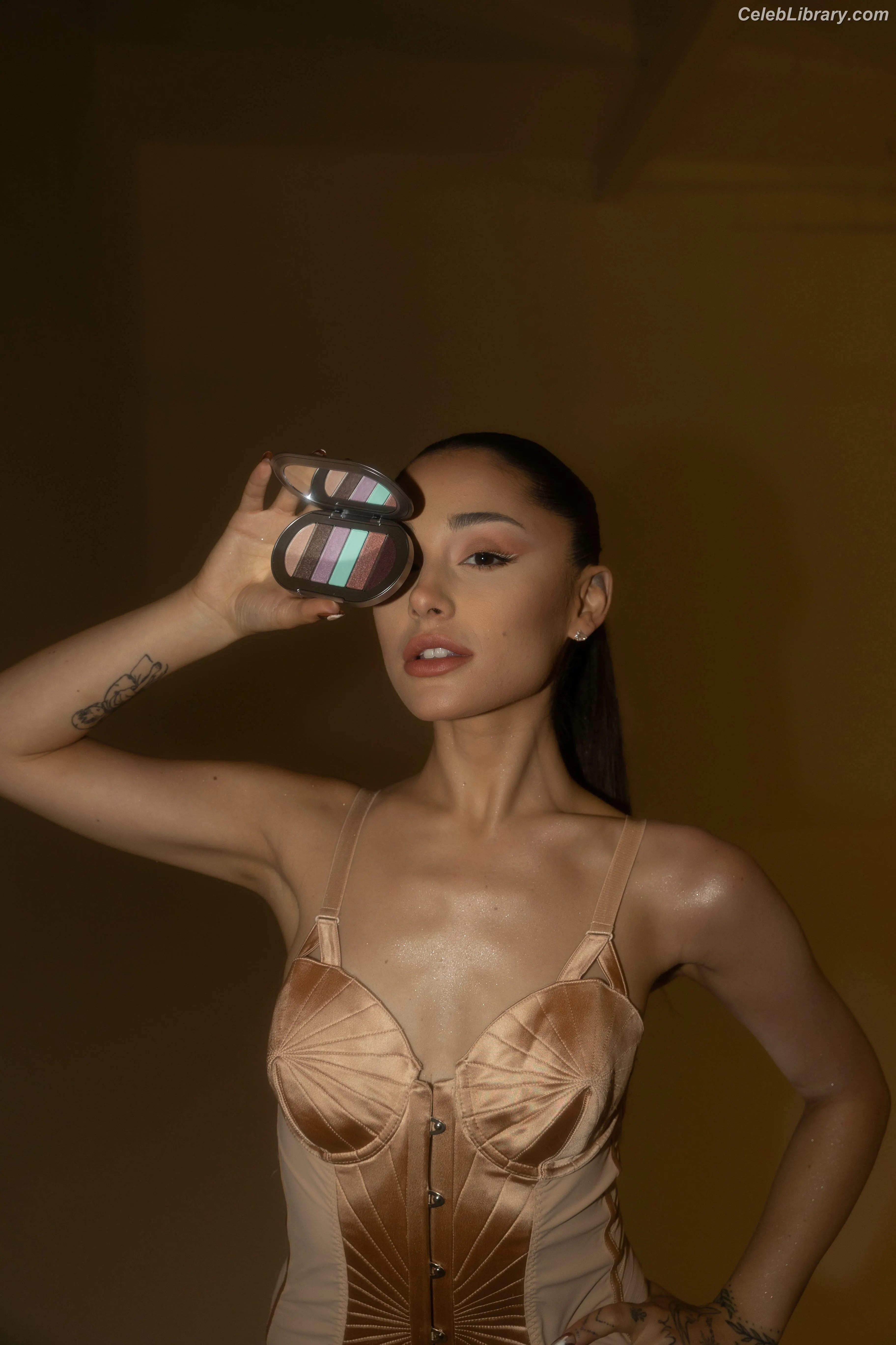Ariana Grande photo 10 of 3117