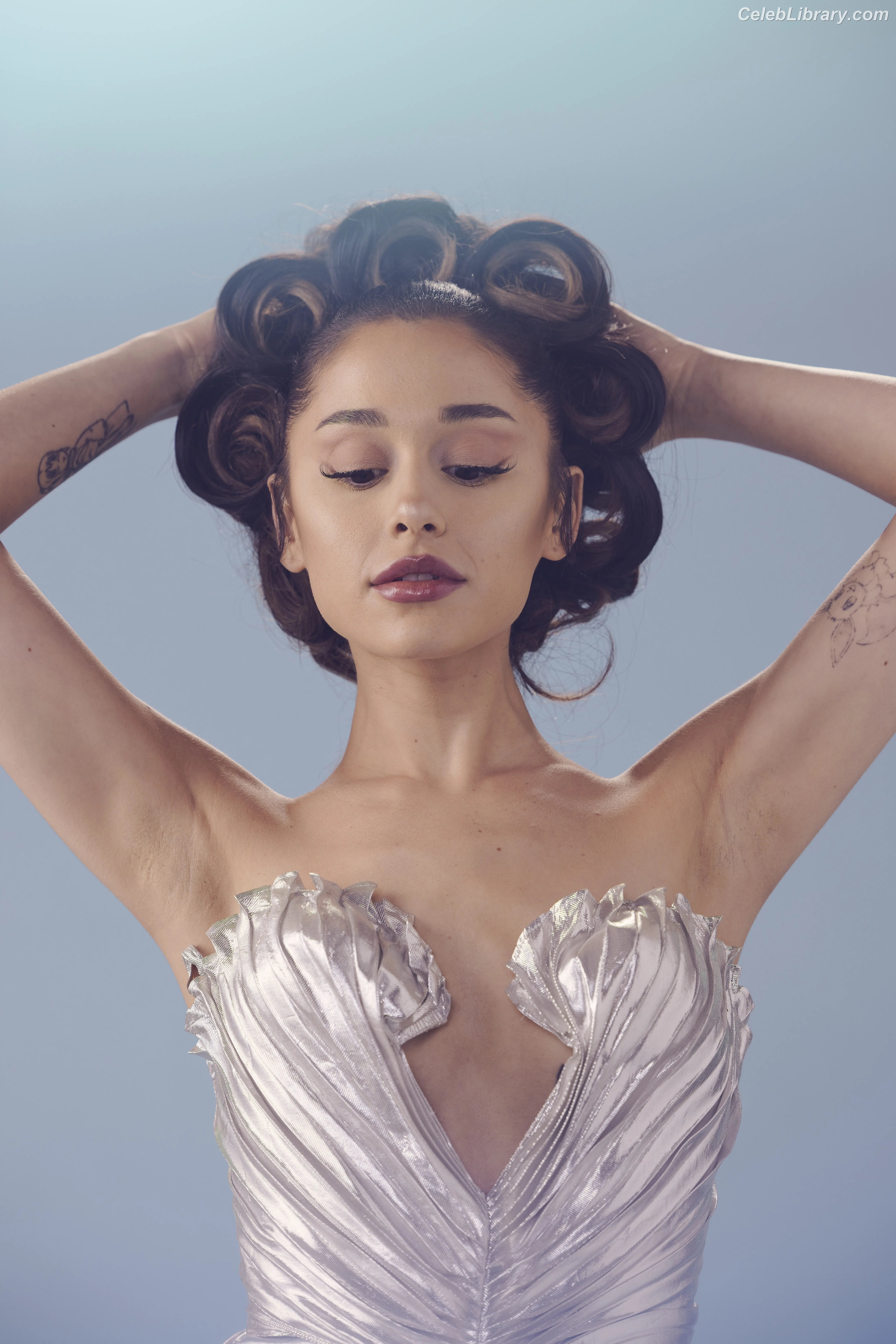 Ariana Grande photo 6 of 3117
