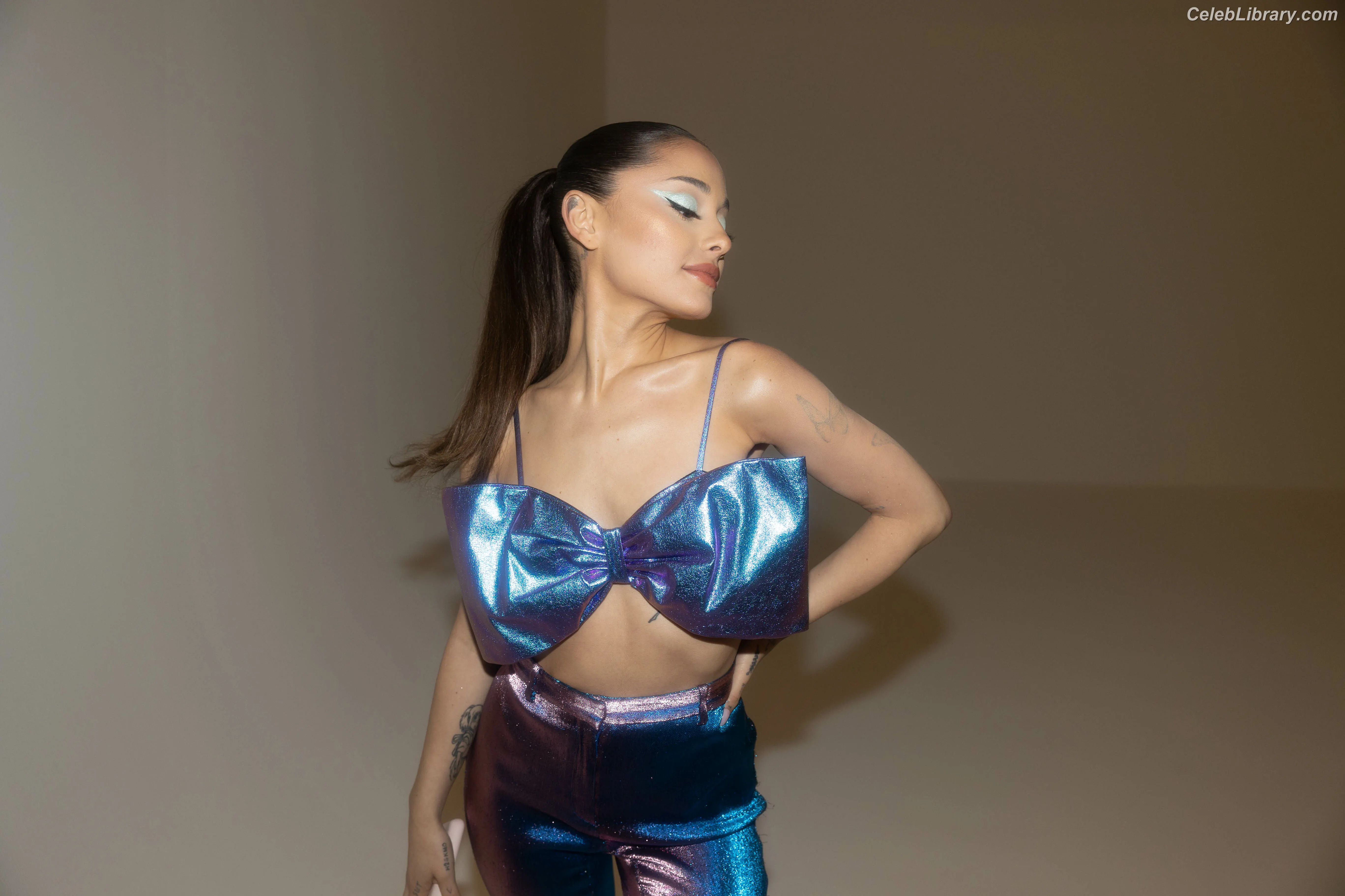 Ariana Grande photo 2 of 3117