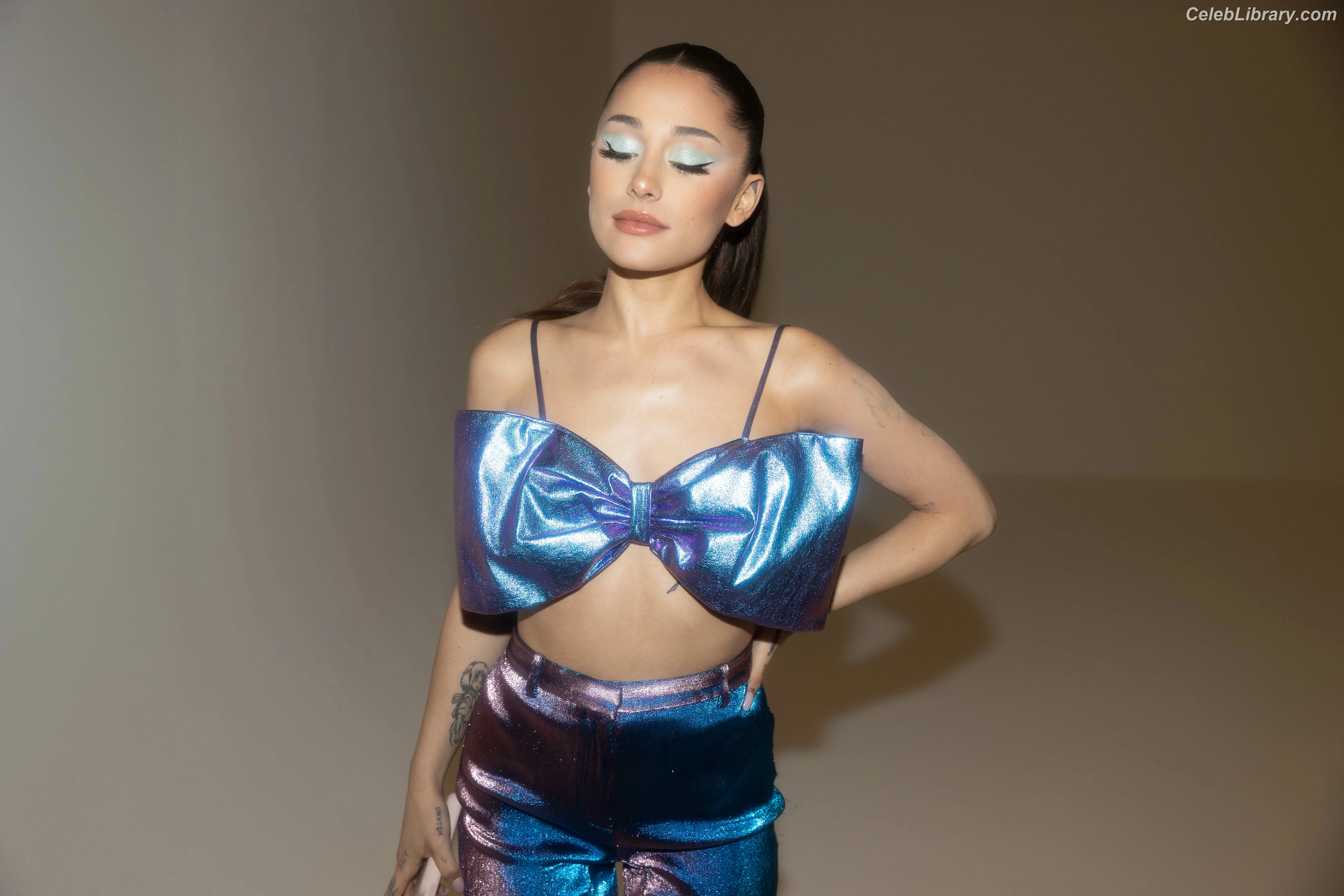 Ariana Grande photo 3 of 3117