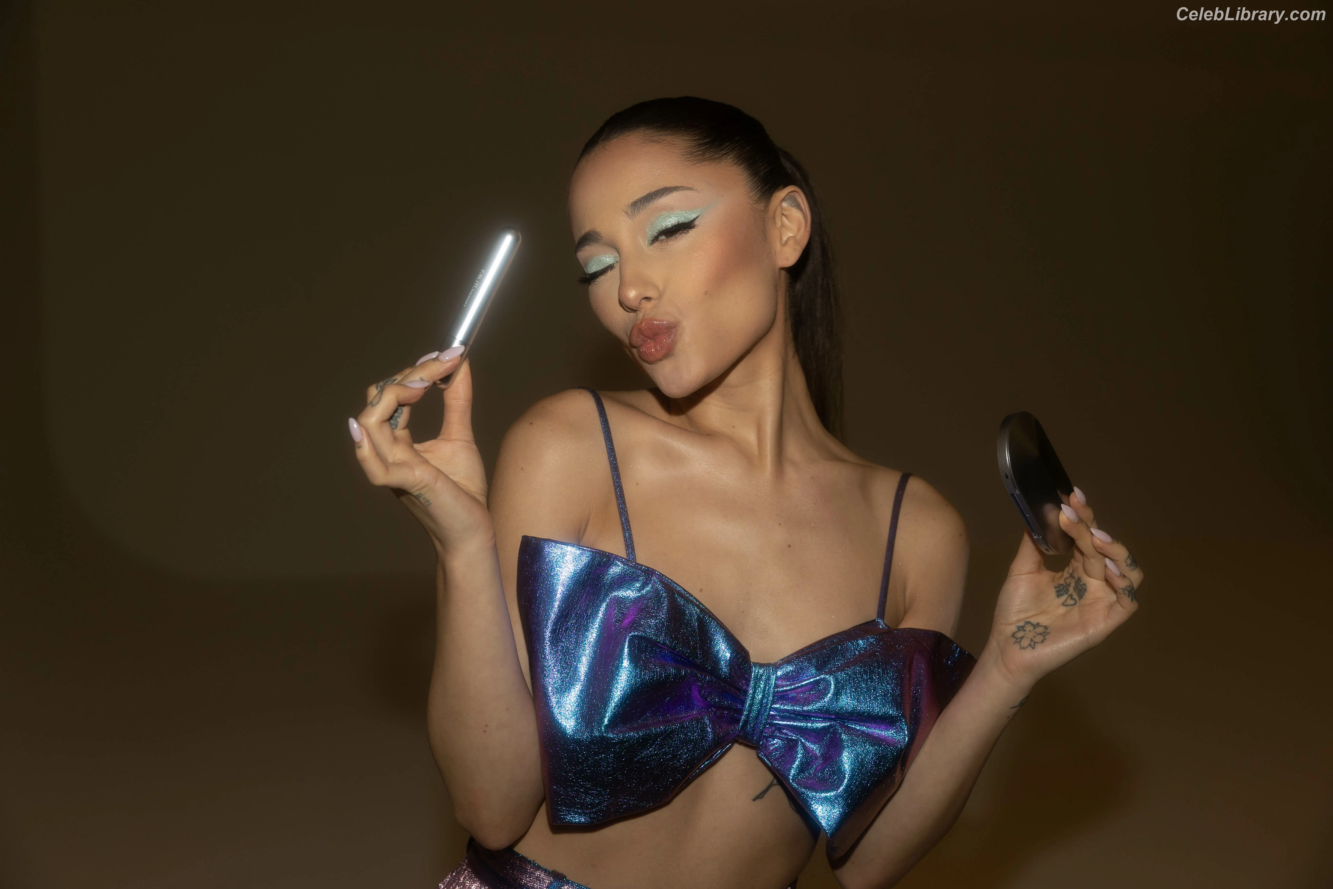 Ariana Grande photo 6 of 3117