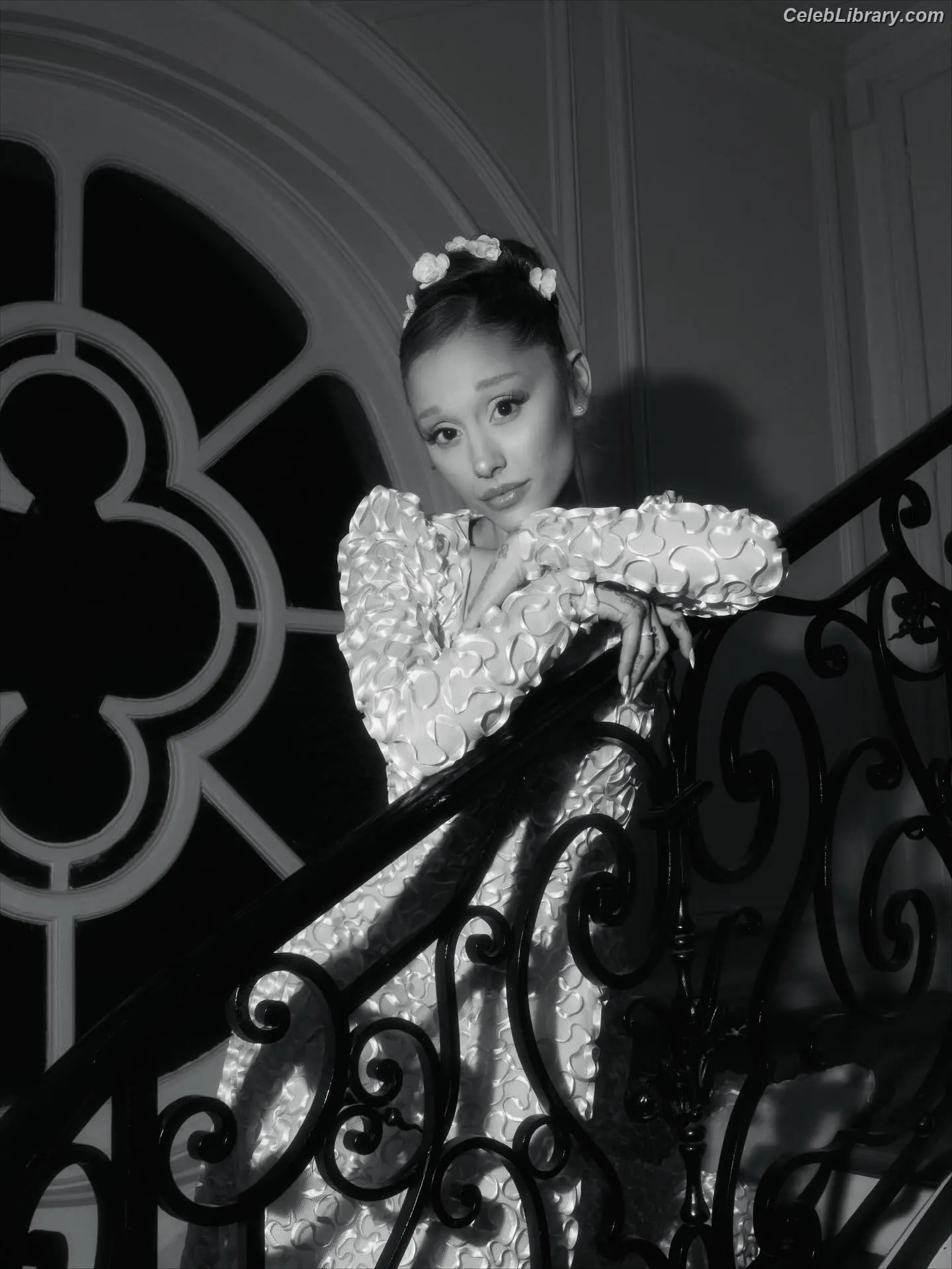 Ariana Grande photo 2 of 3117