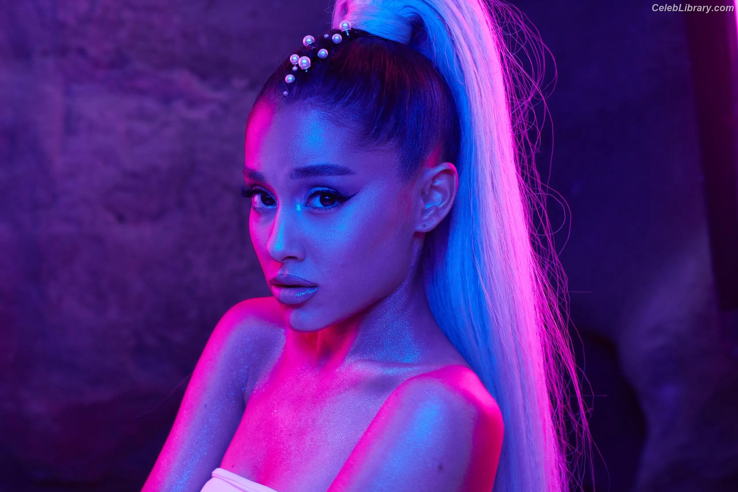 Ariana Grande photo 20 of 3117