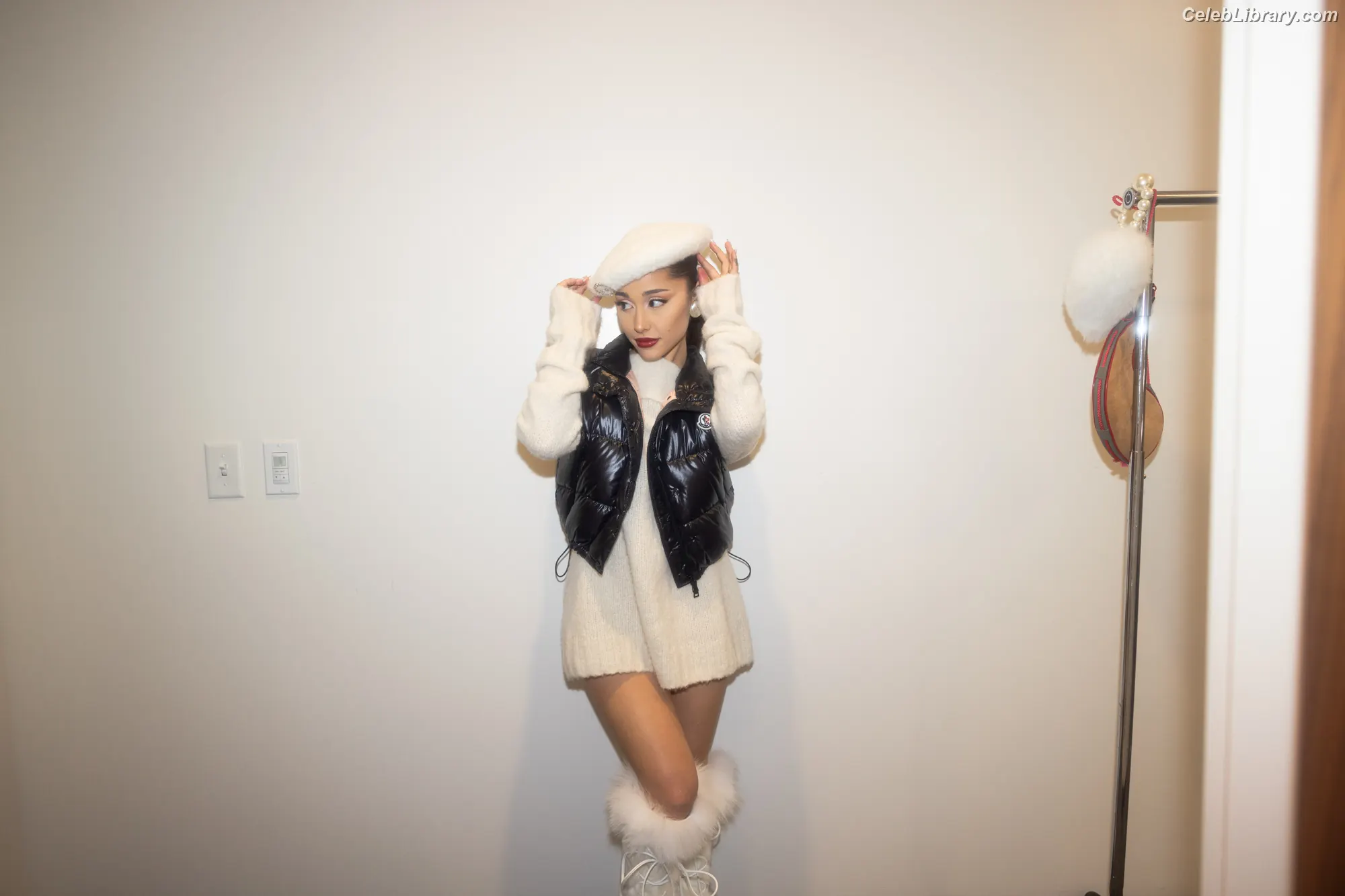 Ariana Grande photo 10 of 3117