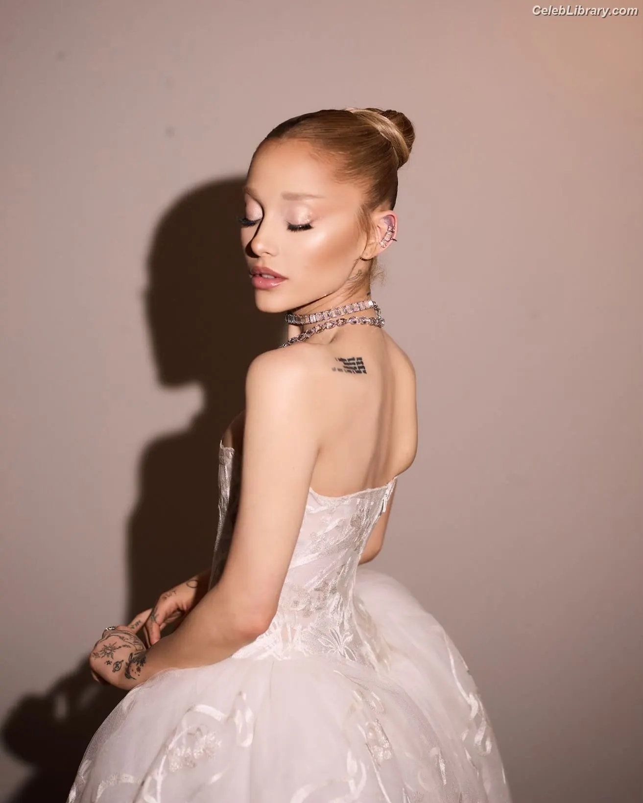 Ariana Grande photo 15 of 3117