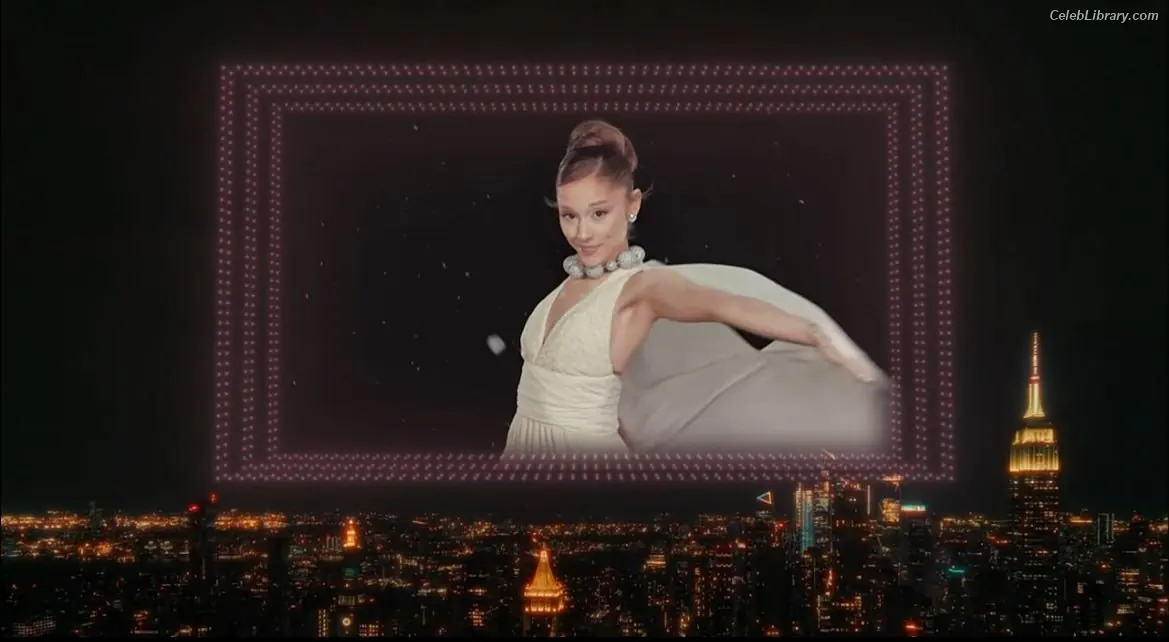 Ariana Grande photo 14 of 3117