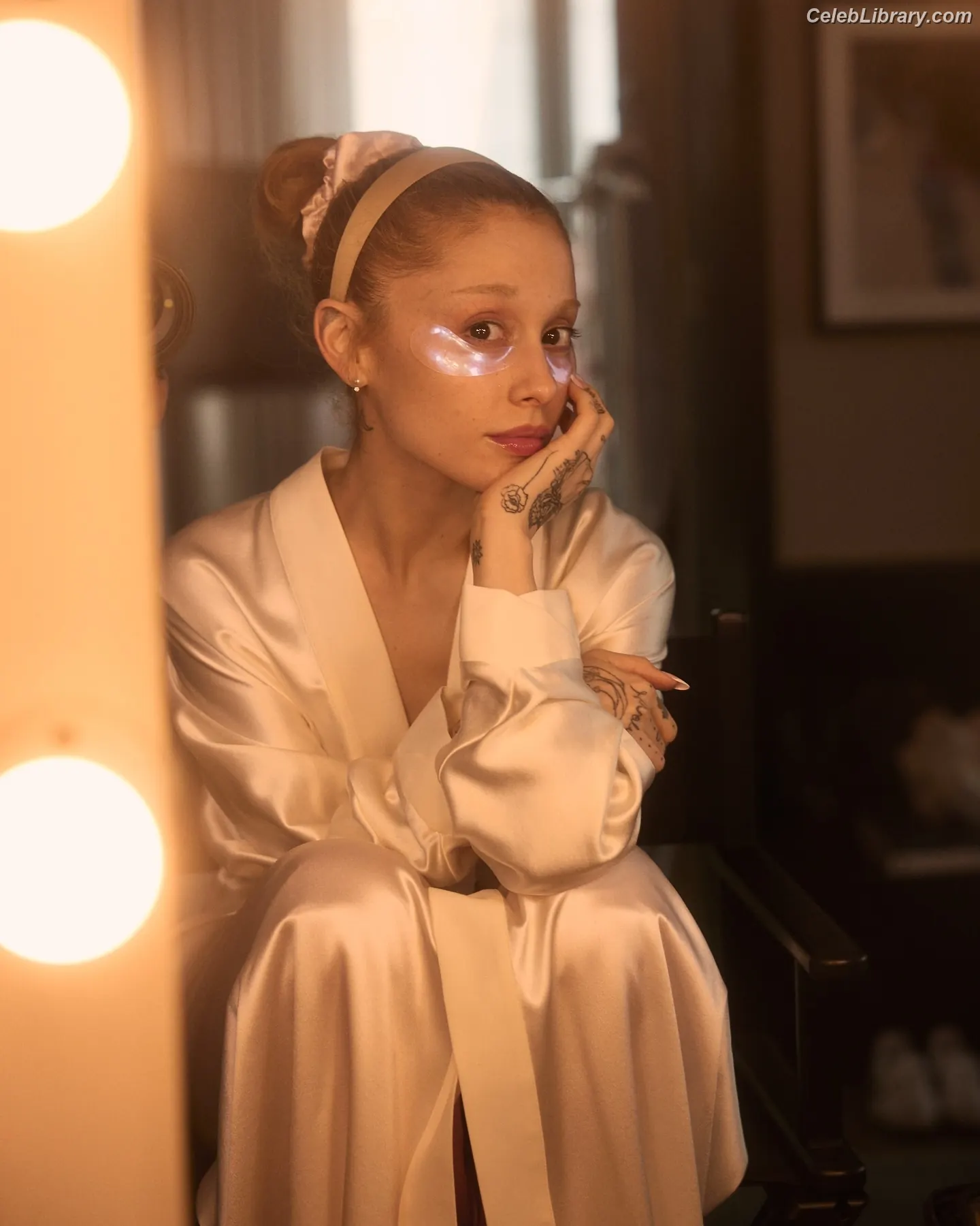 Ariana Grande photo 6 of 3117