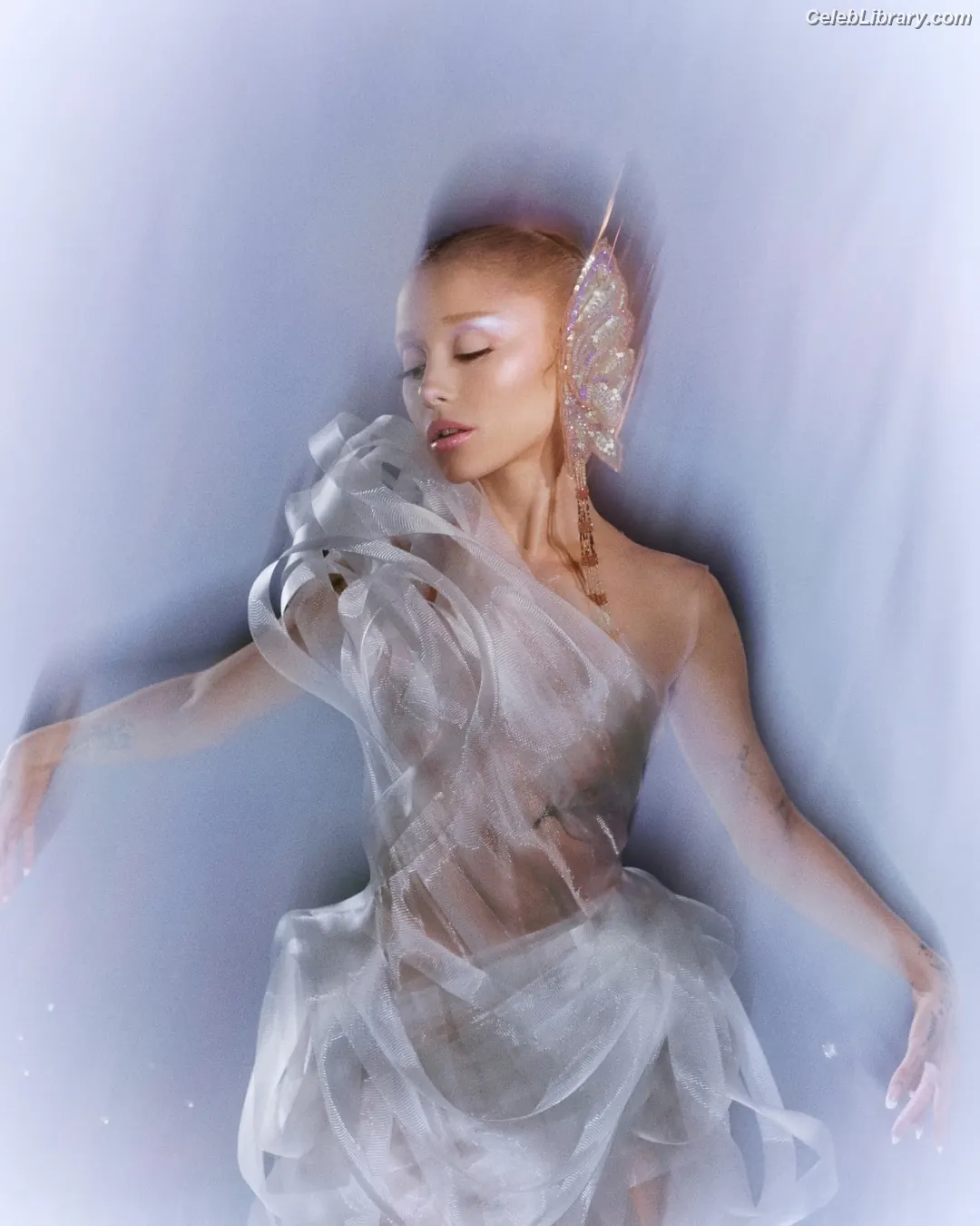 Ariana Grande photo 21 of 3117