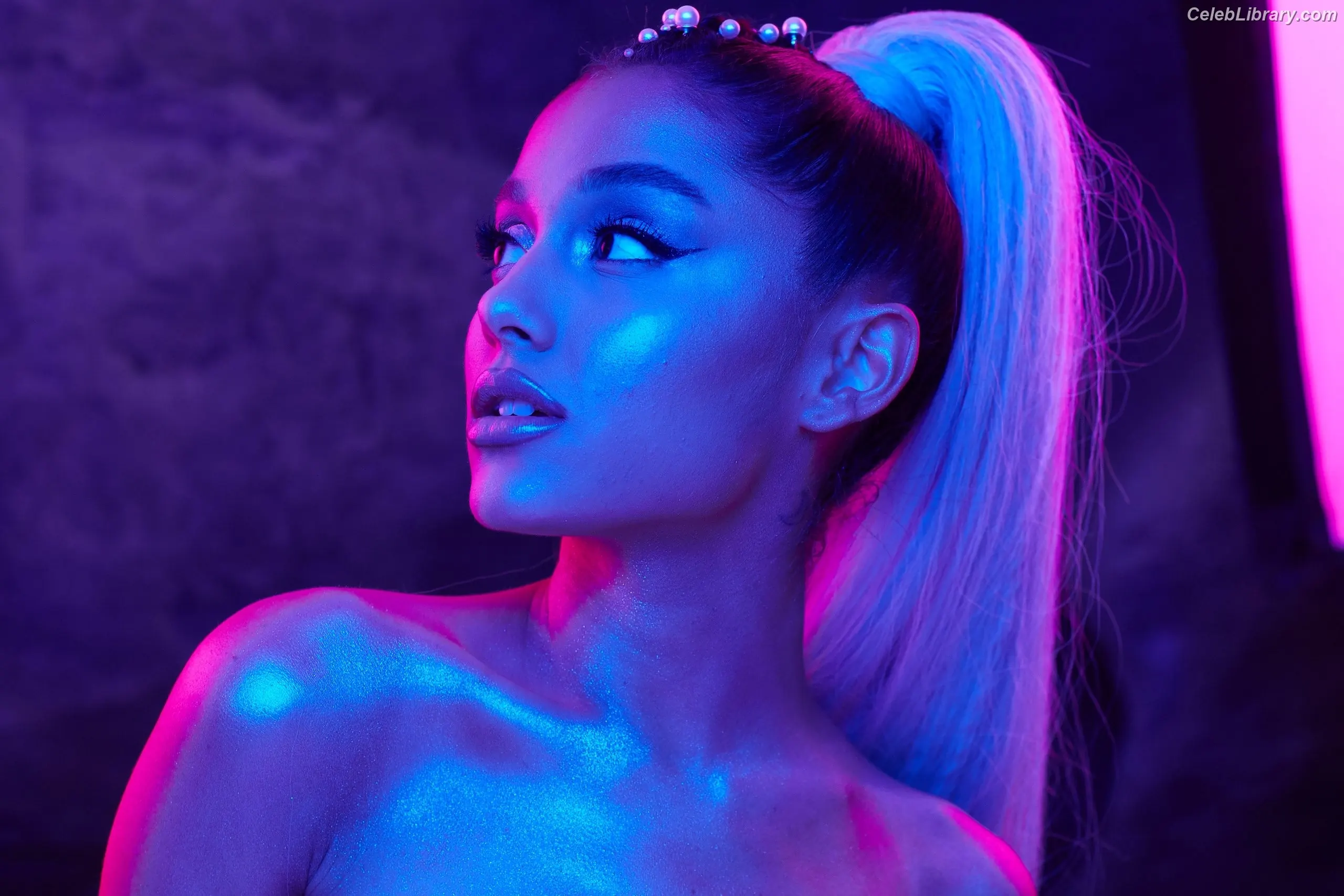 Ariana Grande photo 19 of 3117