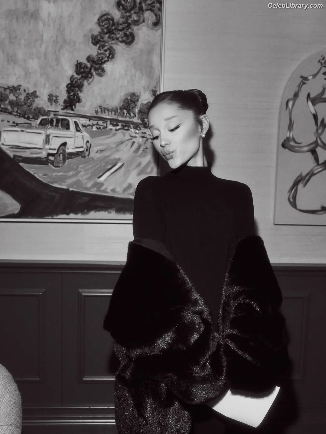 Ariana Grande photo 20 of 3117