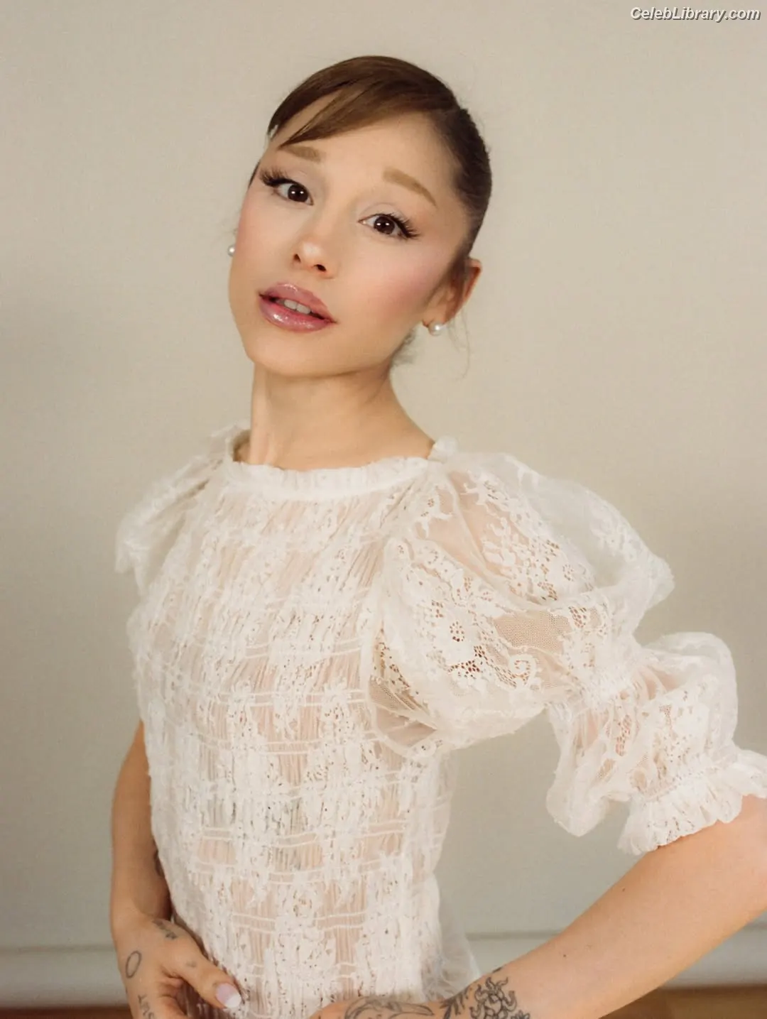 Ariana Grande photo 23 of 3117