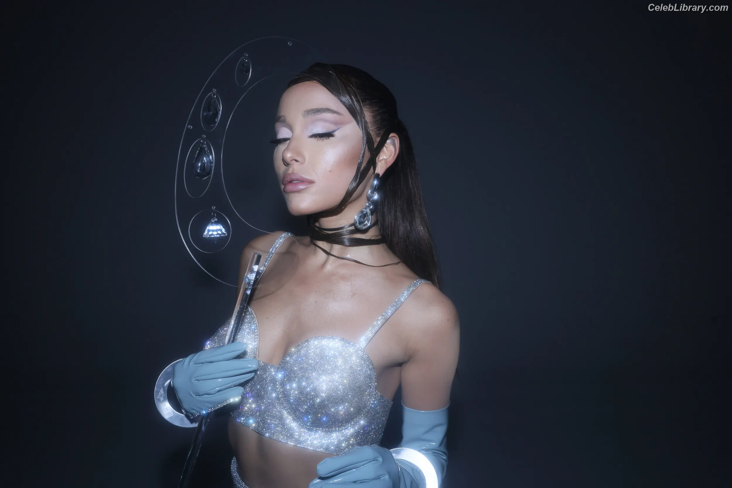 Ariana Grande photo 11 of 3117