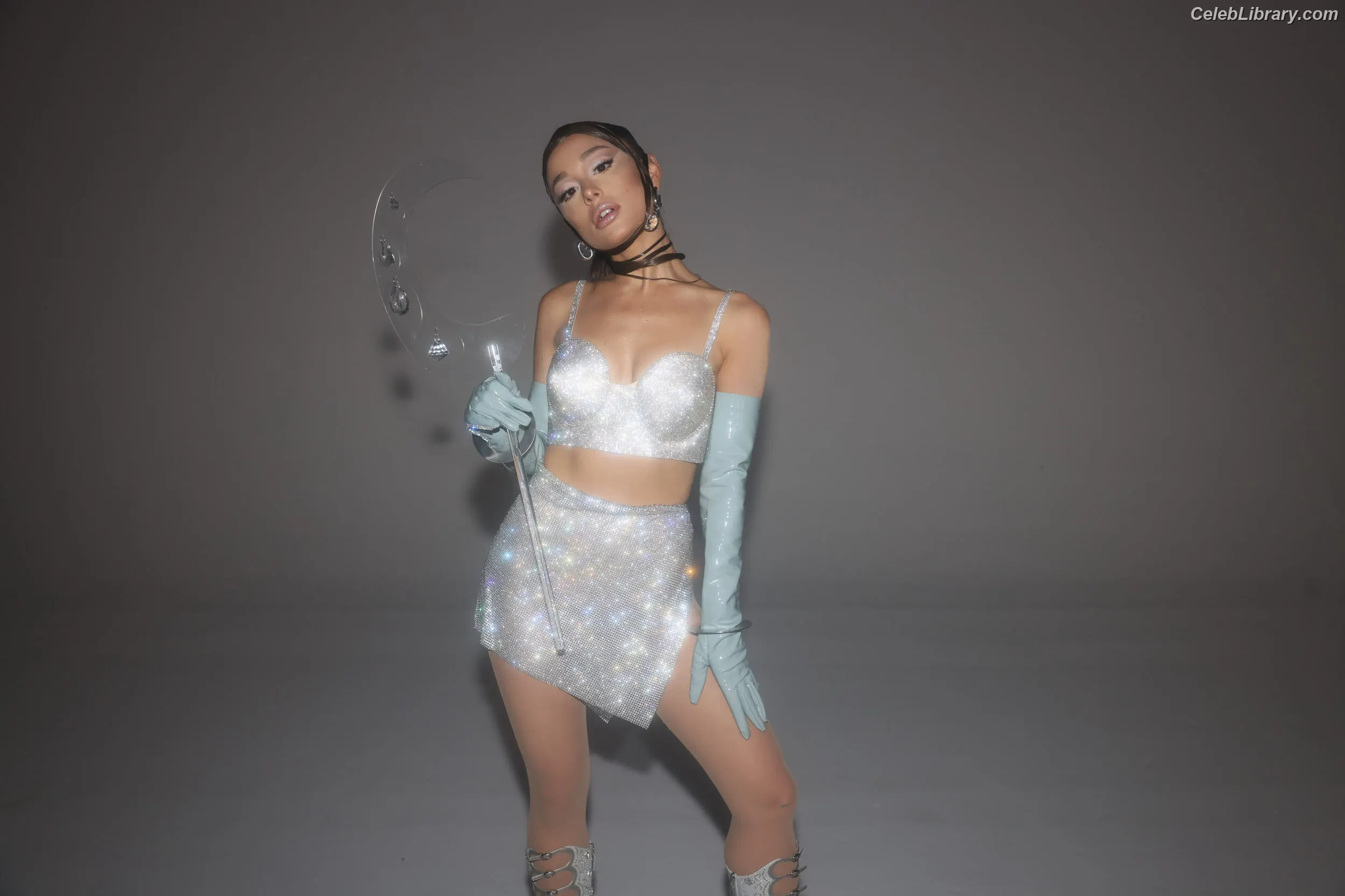 Ariana Grande photo 4 of 3117