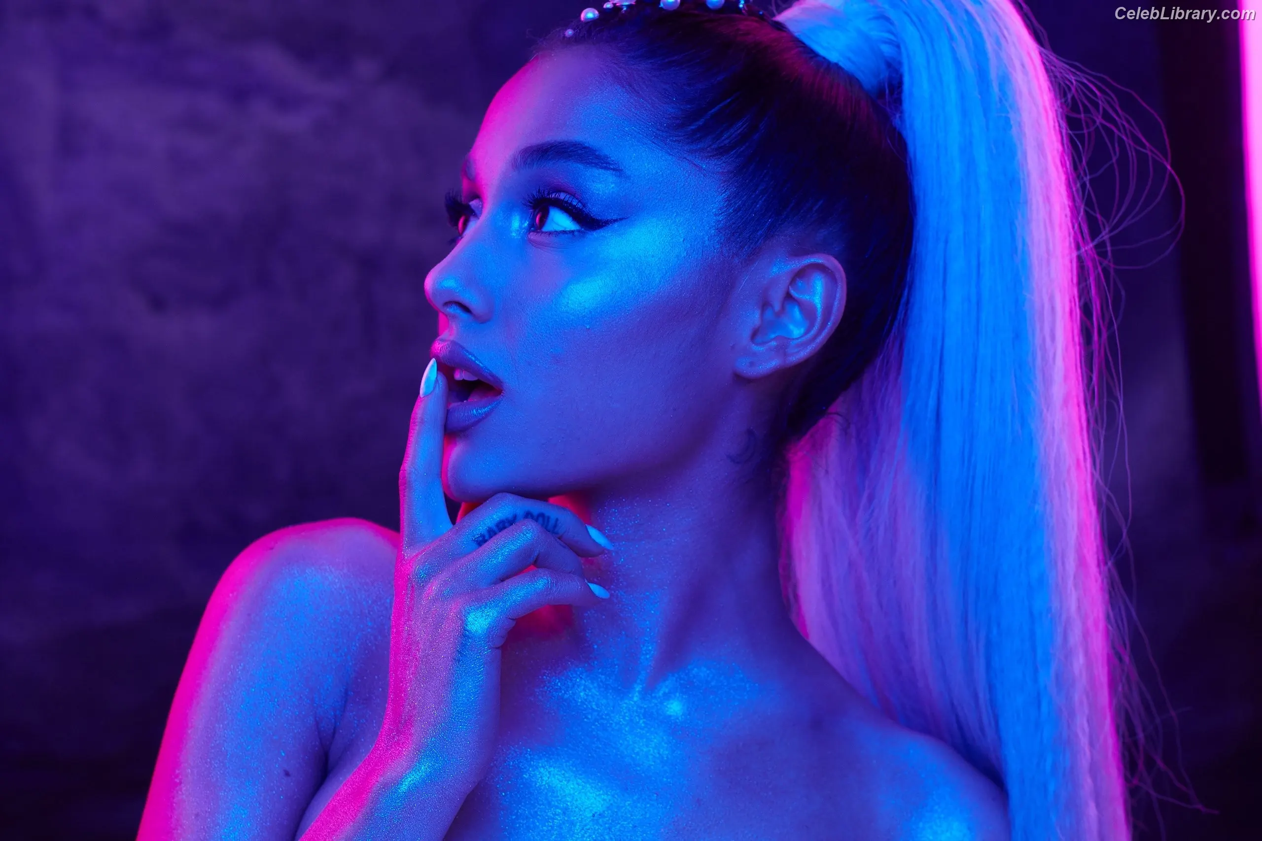 Ariana Grande photo 24 of 3117
