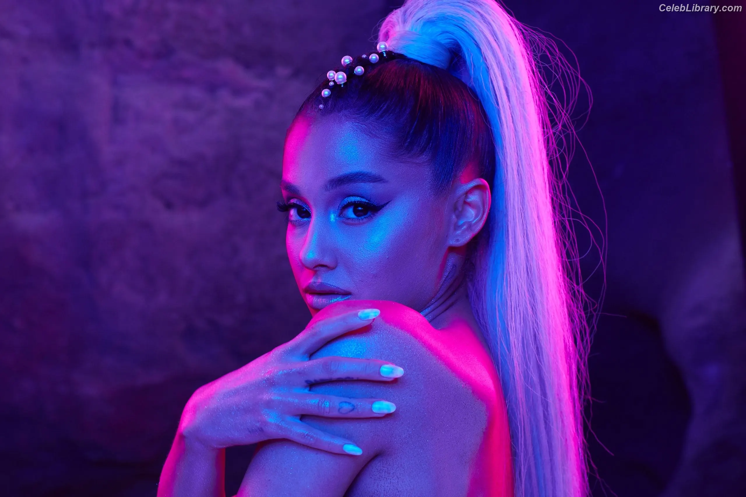 Ariana Grande photo 19 of 3117