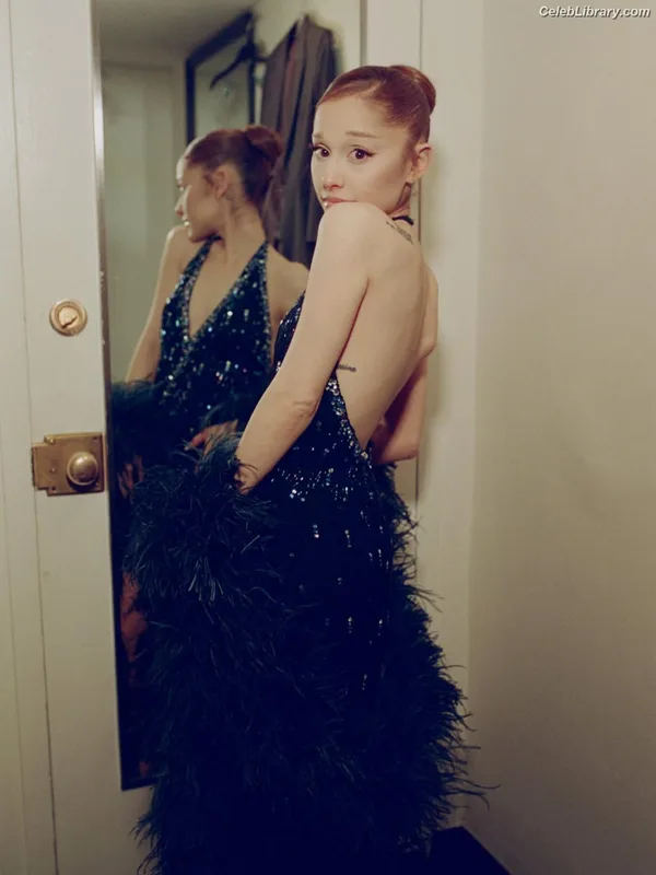 Ariana Grande photo 11 of 3118
