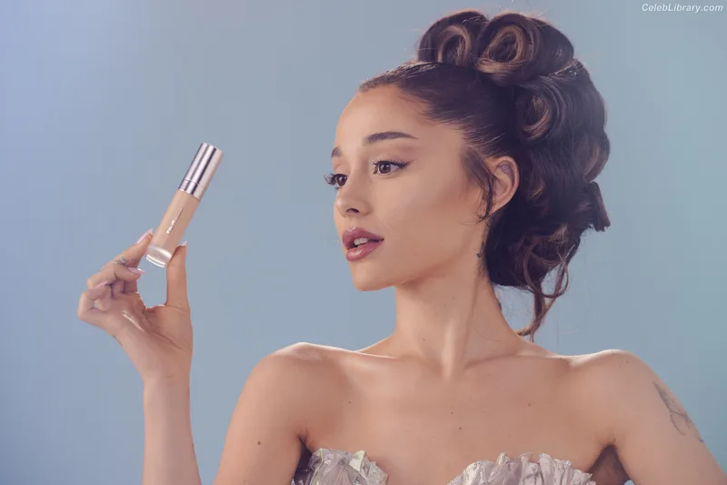 Ariana Grande photo 14 of 3118