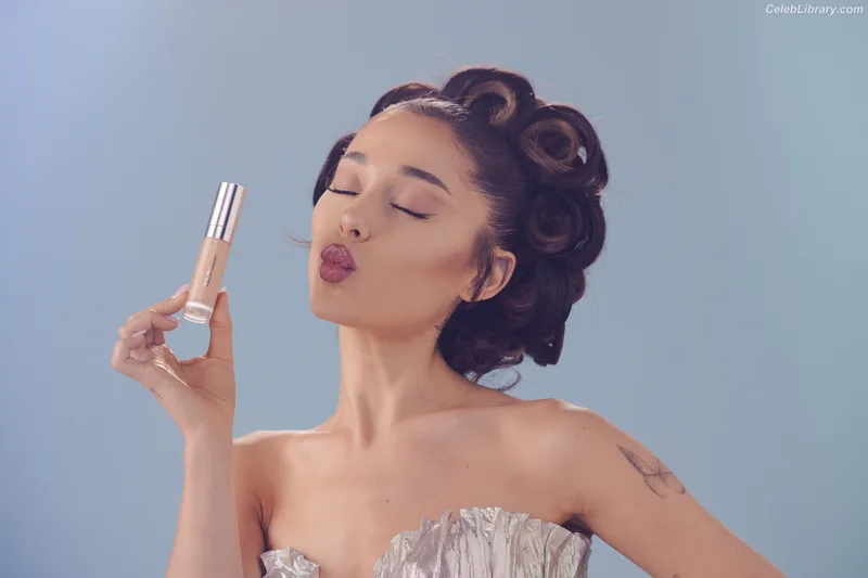 Ariana Grande photo 15 of 3118