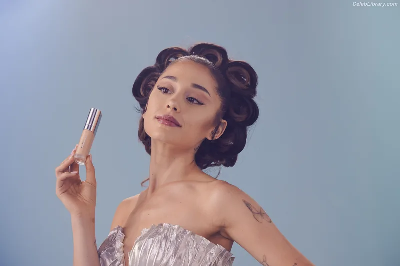 Ariana Grande photo 18 of 3118