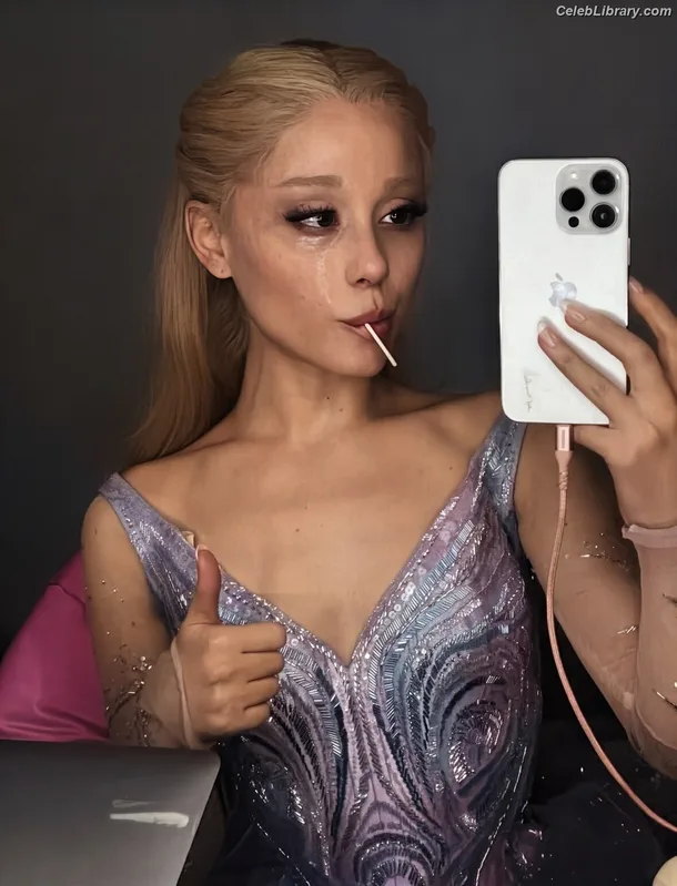 Ariana Grande photo 13 of 3118