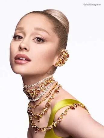 Ariana Grande photo 8 of 3118