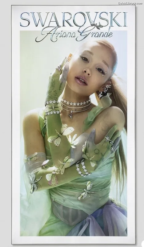 Ariana Grande photo 10 of 3118