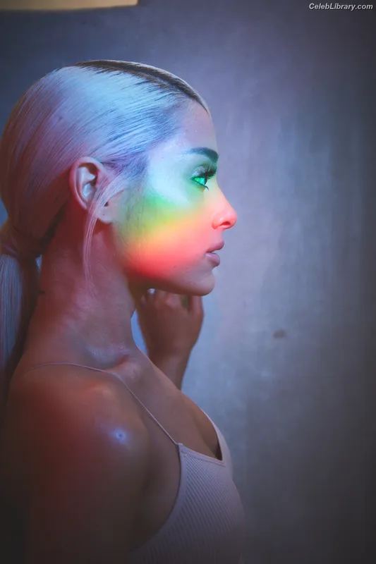 Ariana Grande photo 23 of 3118