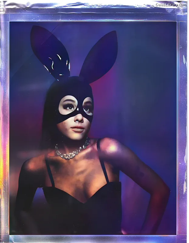 Ariana Grande photo 5 of 3118