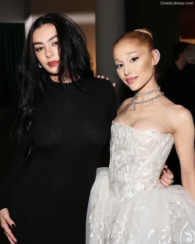 Ariana Grande photo 24 of 3118