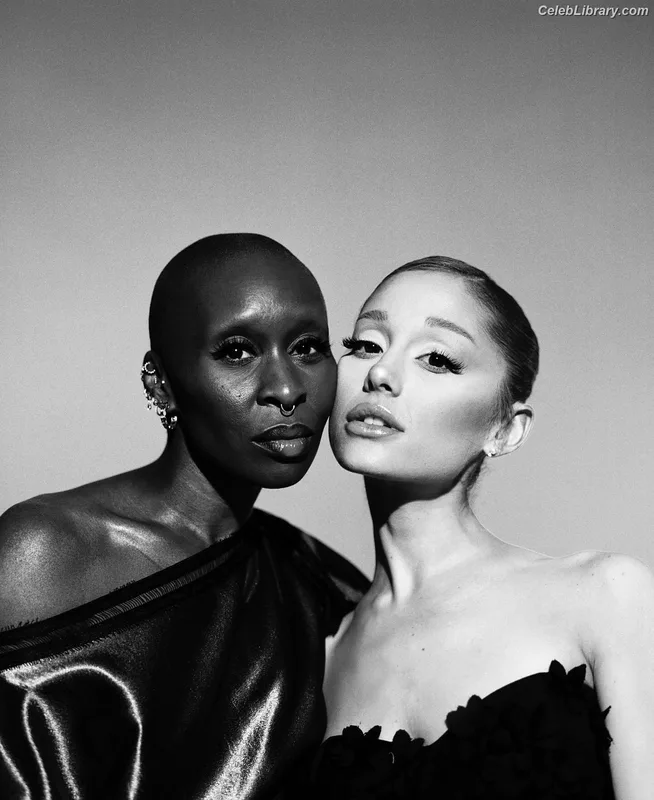 Ariana Grande photo 3 of 3118