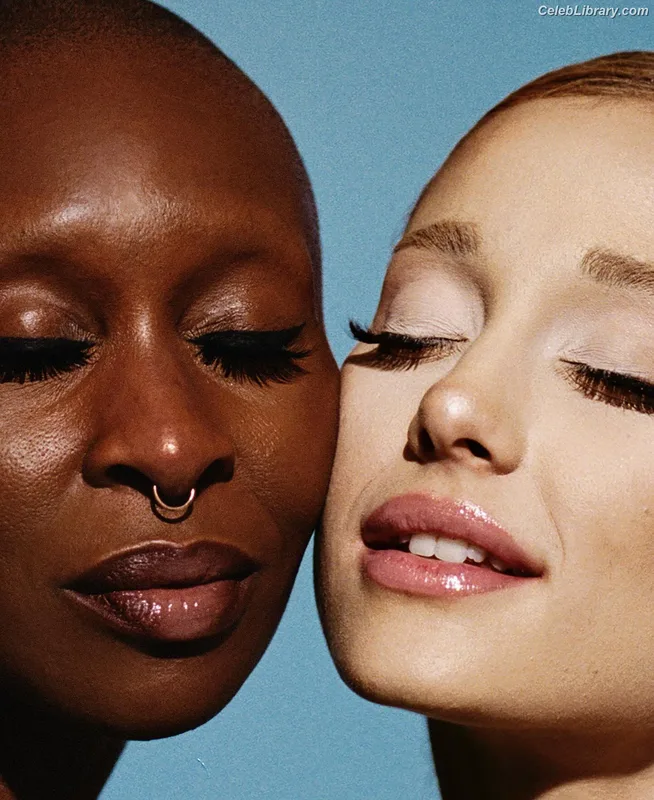 Ariana Grande photo 7 of 3118