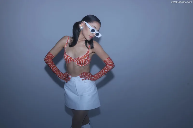 Ariana Grande photo 20 of 3118
