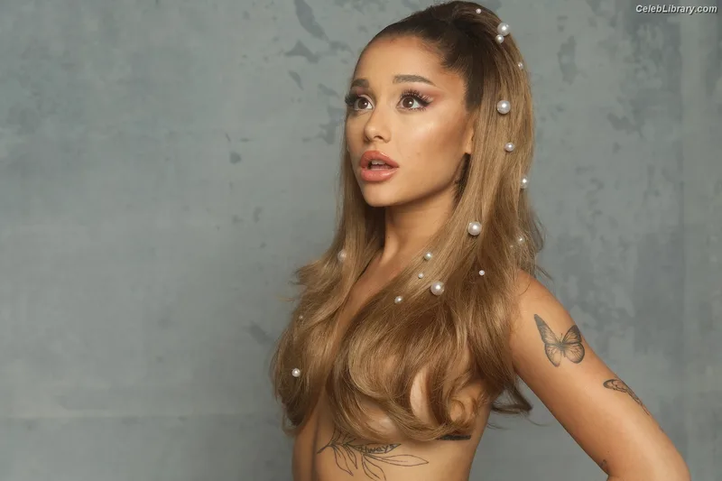 Ariana Grande photo 3 of 3118