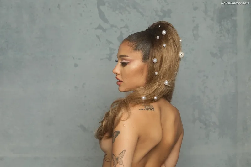 Ariana Grande photo 14 of 3118