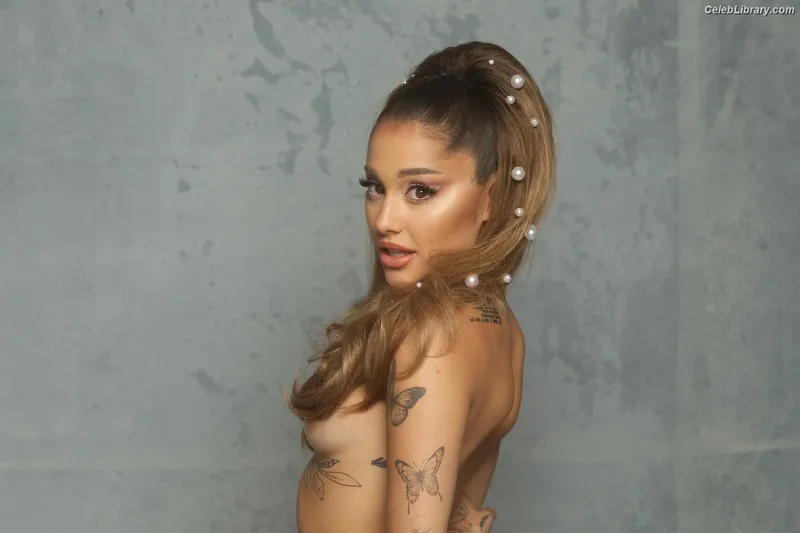 Ariana Grande photo 15 of 3118