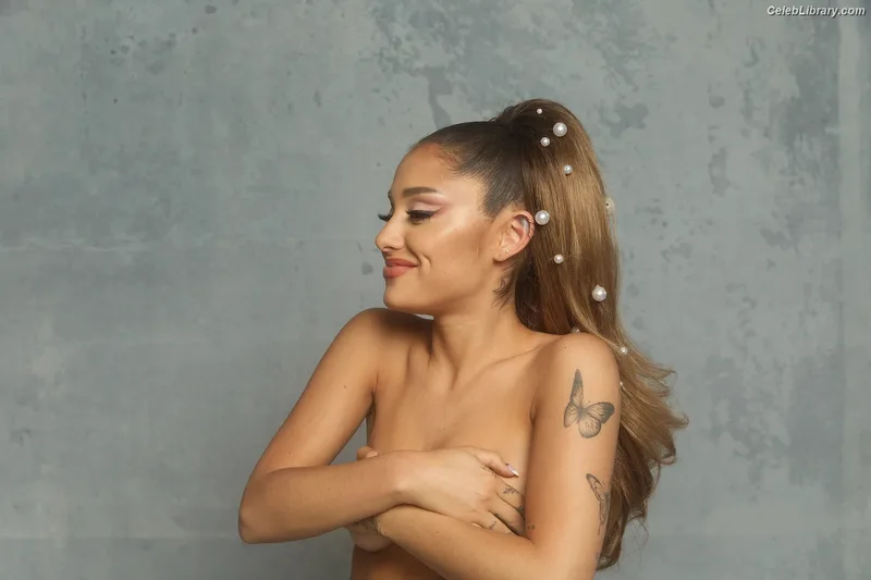 Ariana Grande photo 12 of 3118