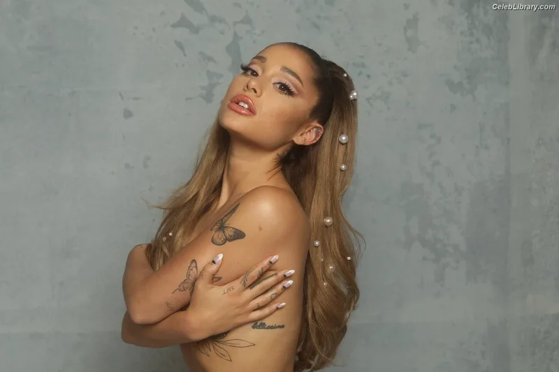 Ariana Grande photo 21 of 3118