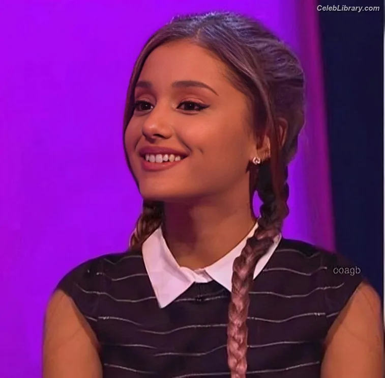 Ariana Grande photo 8 of 3118