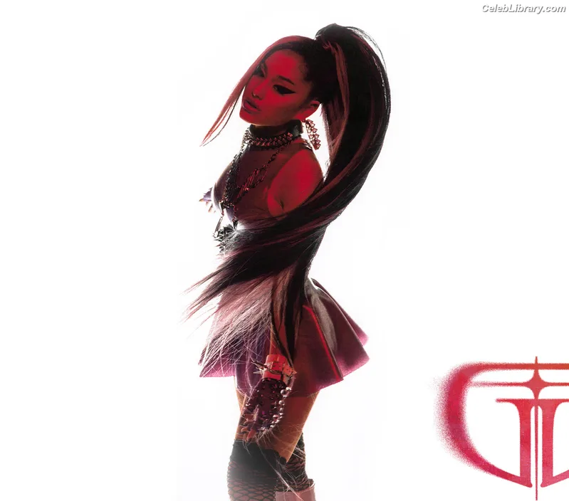 Ariana Grande photo 22 of 3118