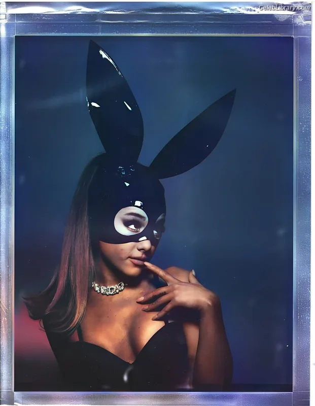 Ariana Grande photo 6 of 3118