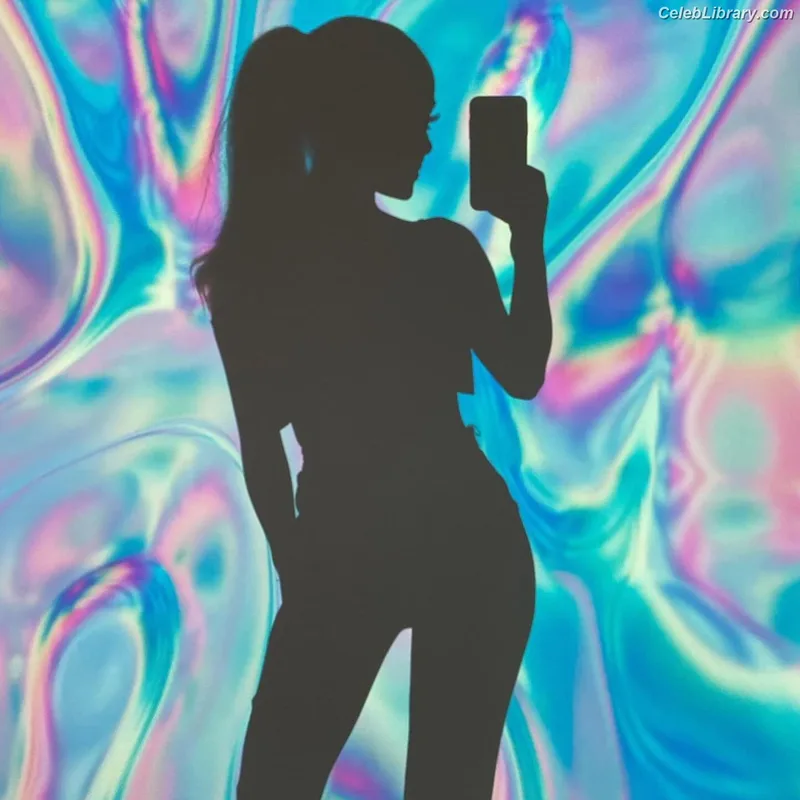 Ariana Grande photo 21 of 3118