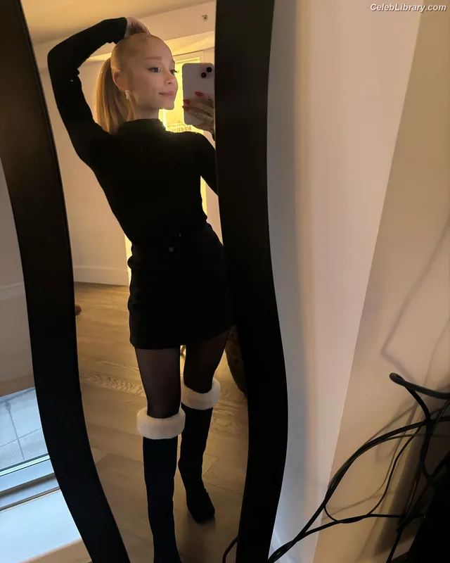 Ariana Grande photo 22 of 3118