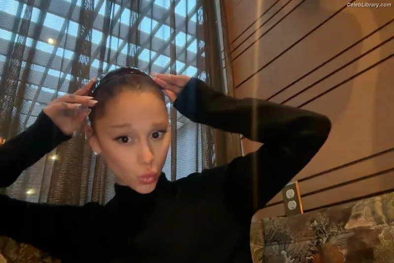 Ariana Grande photo 14 of 3118
