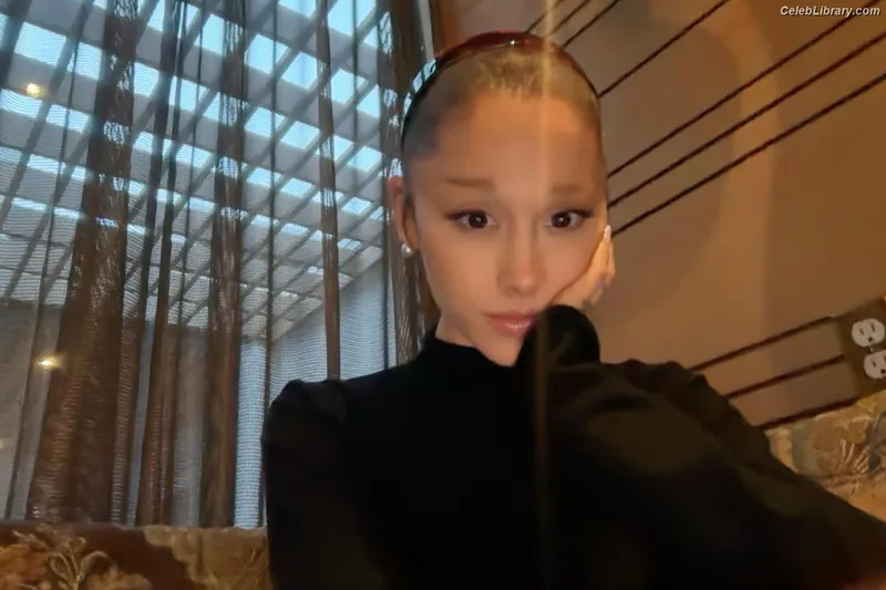 Ariana Grande photo 16 of 3118