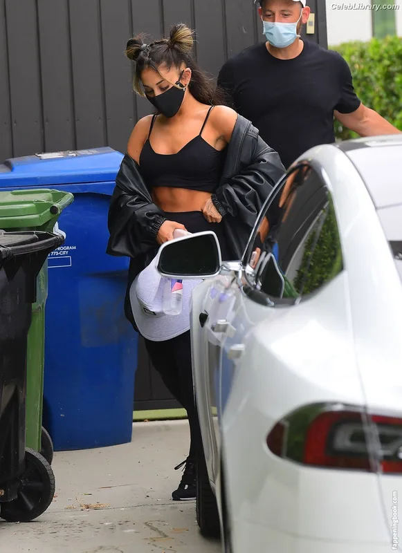 Ariana Grande photo 24 of 3118