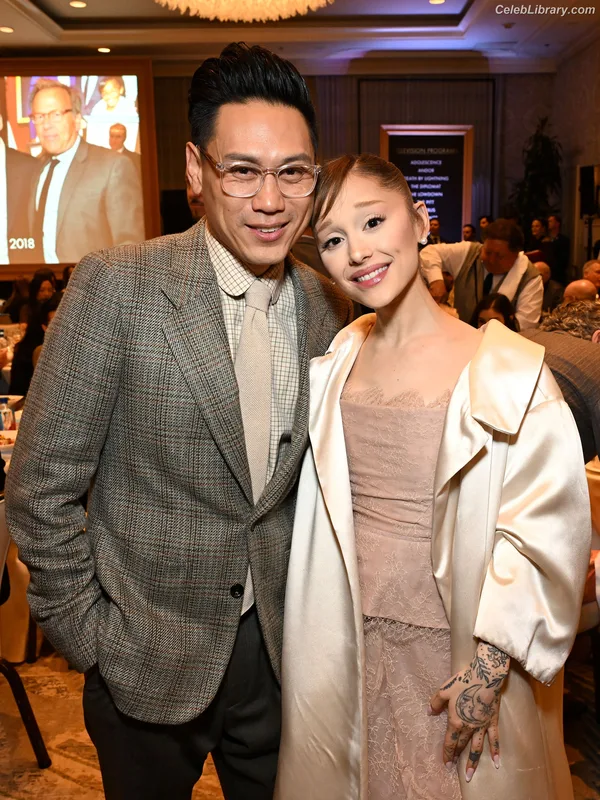 Ariana Grande photo 10 of 3118