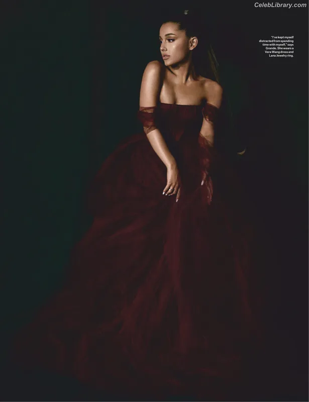 Ariana Grande photo 12 of 3118