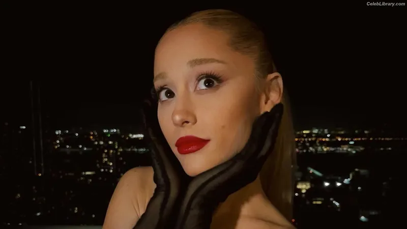 Ariana Grande photo 19 of 3118