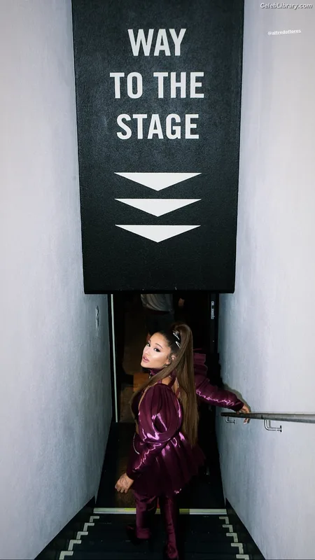 Ariana Grande photo 20 of 3118