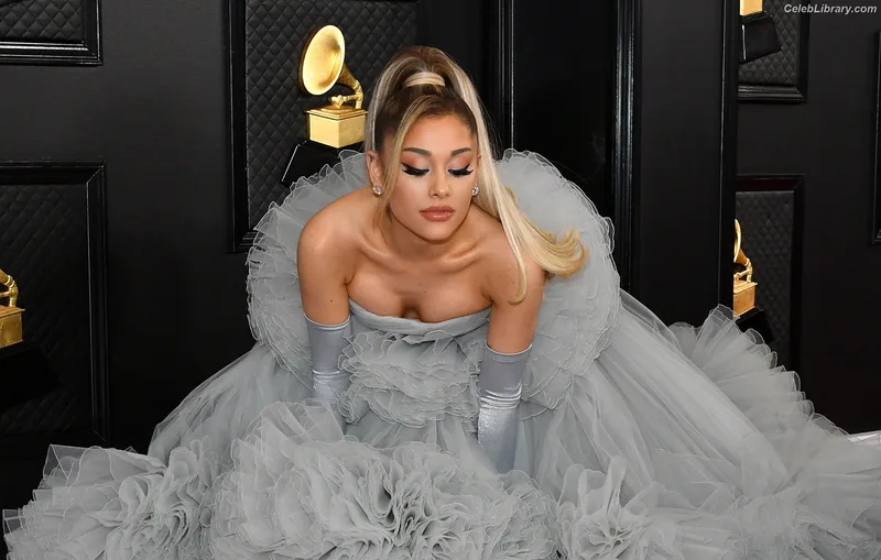 Ariana Grande photo 23 of 3118